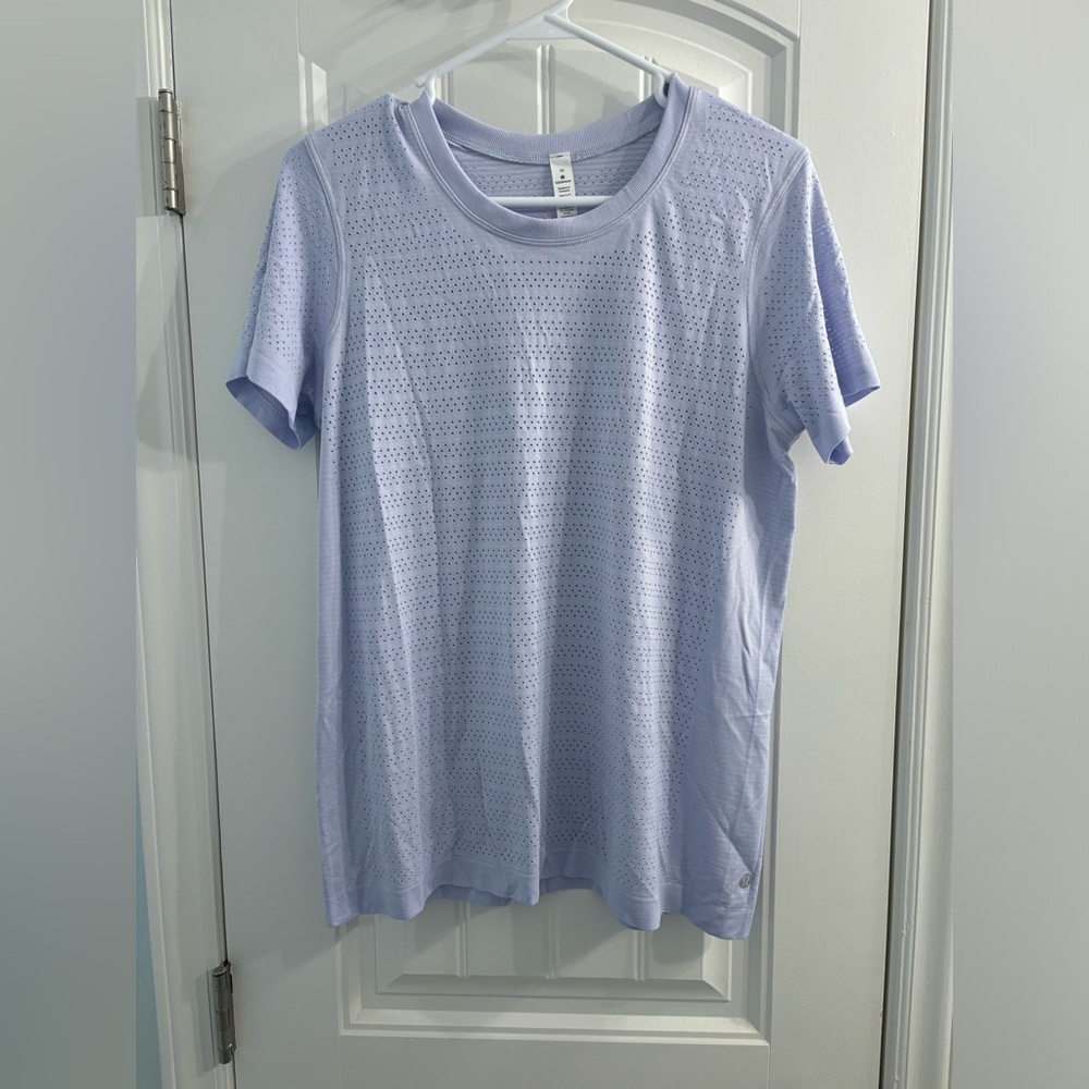 Lululemon size  10. Lilac top
